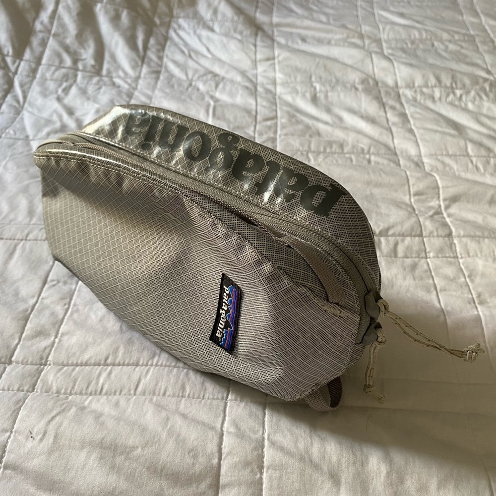 Patagonia Black Hole Cube Small Grey